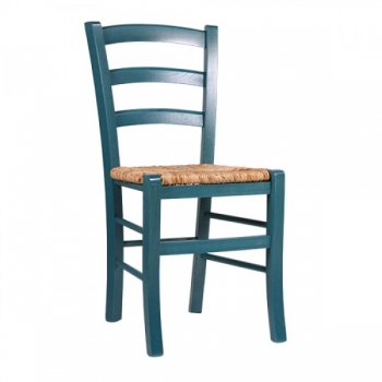 Blaue Gastronomiestühle mit Sitzfläche aus Grasgeflecht in natur