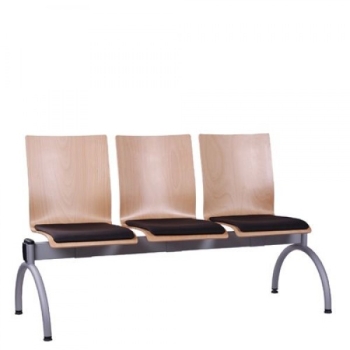 Travesenbänke mit Holzschalen und Sitzpolster