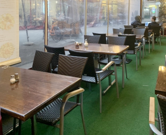 Gastronomie Outdoorstühle mit Kunststoffgeflecht Bob (im Einsatz)