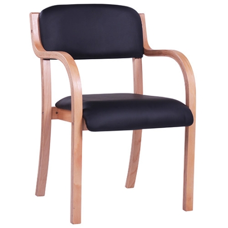 Holzstühle mit weich gepolstertem Sitz und Rückenlehen